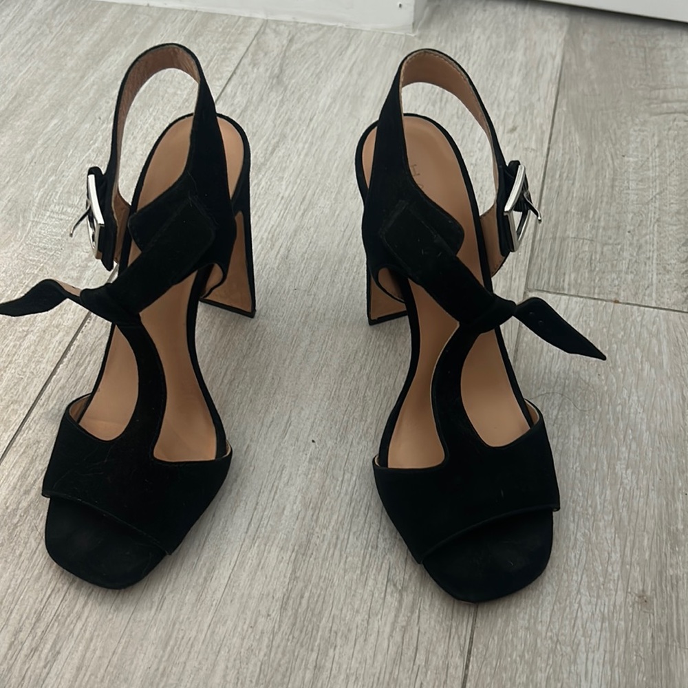 Black like new halston look like Loubiton